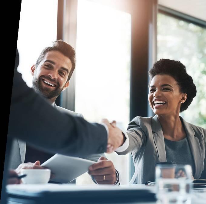 Profissionais se cumprimentando